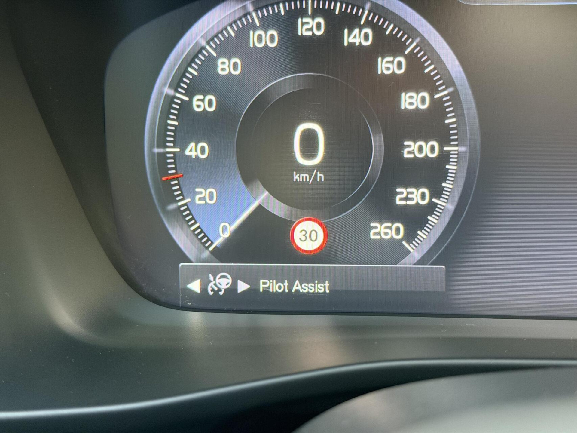 Volvo XC40 1.5 T4 Recharge R-Design Automaat | Panoramadak | LED verlichting | Sportstoelen leer | DAB | Apple CarPlay | 360 graden camera | Cruise control adaptief & Pilot Assist | harman/kardon Audio | Parkeersensoren voor en achter 48727679-13.jpg | Timcars.nl