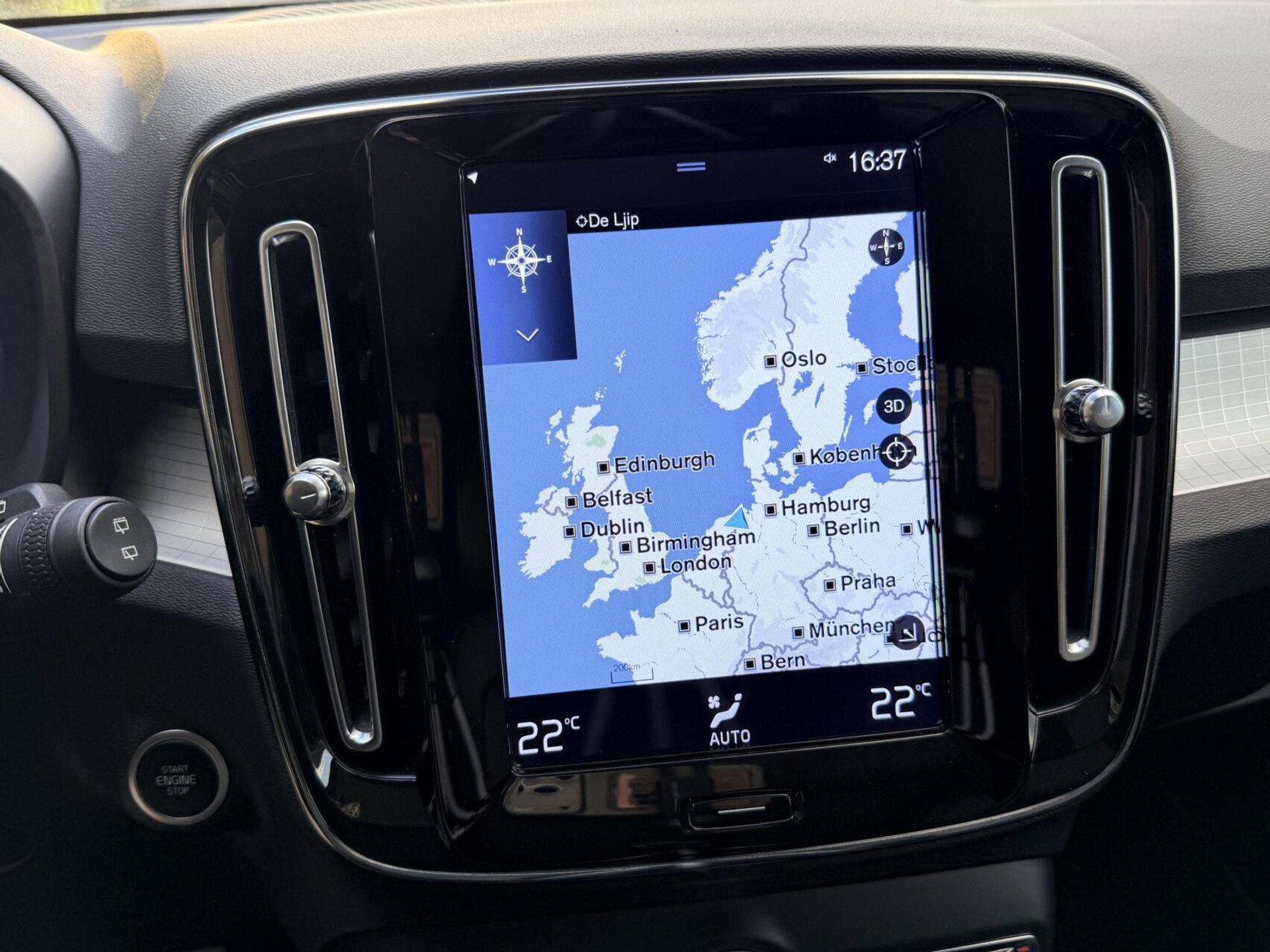 Volvo XC40 1.5 T4 Recharge R-Design Automaat | Panoramadak | LED verlichting | Sportstoelen leer | DAB | Apple CarPlay | 360 graden camera | Cruise control adaptief & Pilot Assist | harman/kardon Audio | Parkeersensoren voor en achter 48727679-14.jpg | Timcars.nl