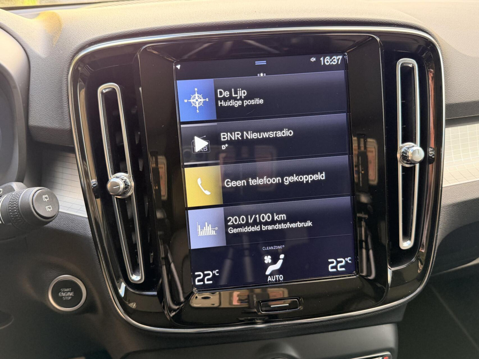 Volvo XC40 1.5 T4 Recharge R-Design Automaat | Panoramadak | LED verlichting | Sportstoelen leer | DAB | Apple CarPlay | 360 graden camera | Cruise control adaptief & Pilot Assist | harman/kardon Audio | Parkeersensoren voor en achter 48727679-16.jpg | Timcars.nl
