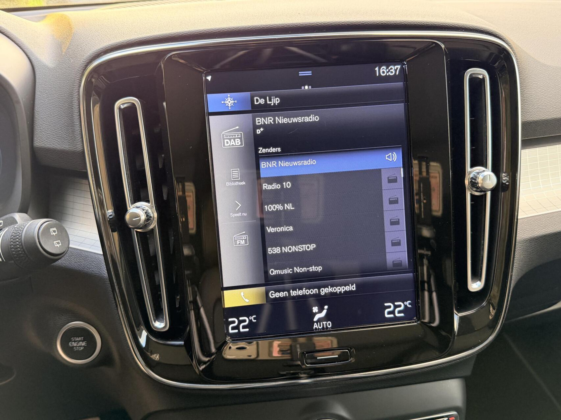 Volvo XC40 1.5 T4 Recharge R-Design Automaat | Panoramadak | LED verlichting | Sportstoelen leer | DAB | Apple CarPlay | 360 graden camera | Cruise control adaptief & Pilot Assist | harman/kardon Audio | Parkeersensoren voor en achter 48727679-17.jpg | Timcars.nl