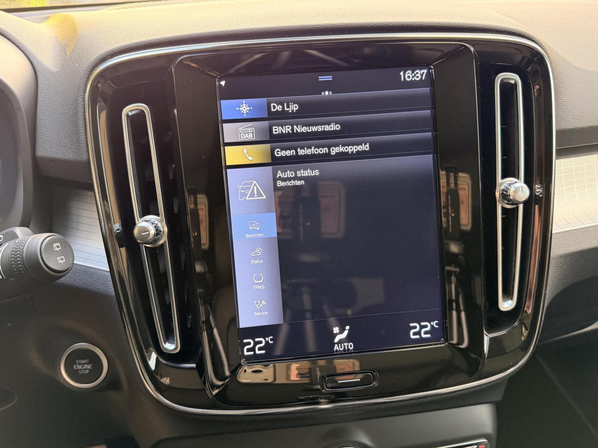 Volvo XC40 1.5 T4 Recharge R-Design Automaat | Panoramadak | LED verlichting | Sportstoelen leer | DAB | Apple CarPlay | 360 graden camera | Cruise control adaptief & Pilot Assist | harman/kardon Audio | Parkeersensoren voor en achter 48727679-19.jpg | Timcars.nl