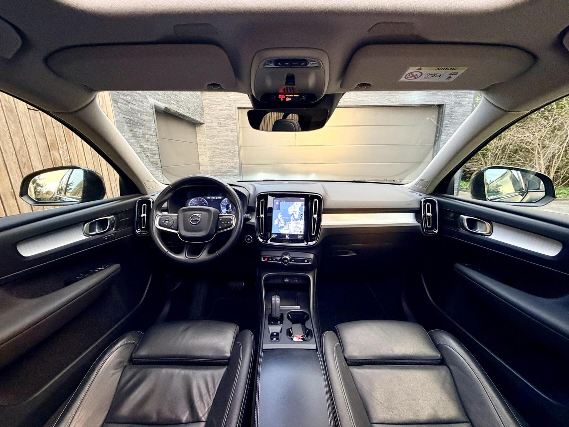 Volvo XC40 1.5 T4 Recharge R-Design Automaat | Panoramadak | LED verlichting | Sportstoelen leer | DAB | Apple CarPlay | 360 graden camera | Cruise control adaptief & Pilot Assist | harman/kardon Audio | Parkeersensoren voor en achter 48727679-2.jpg | Timcars.nl