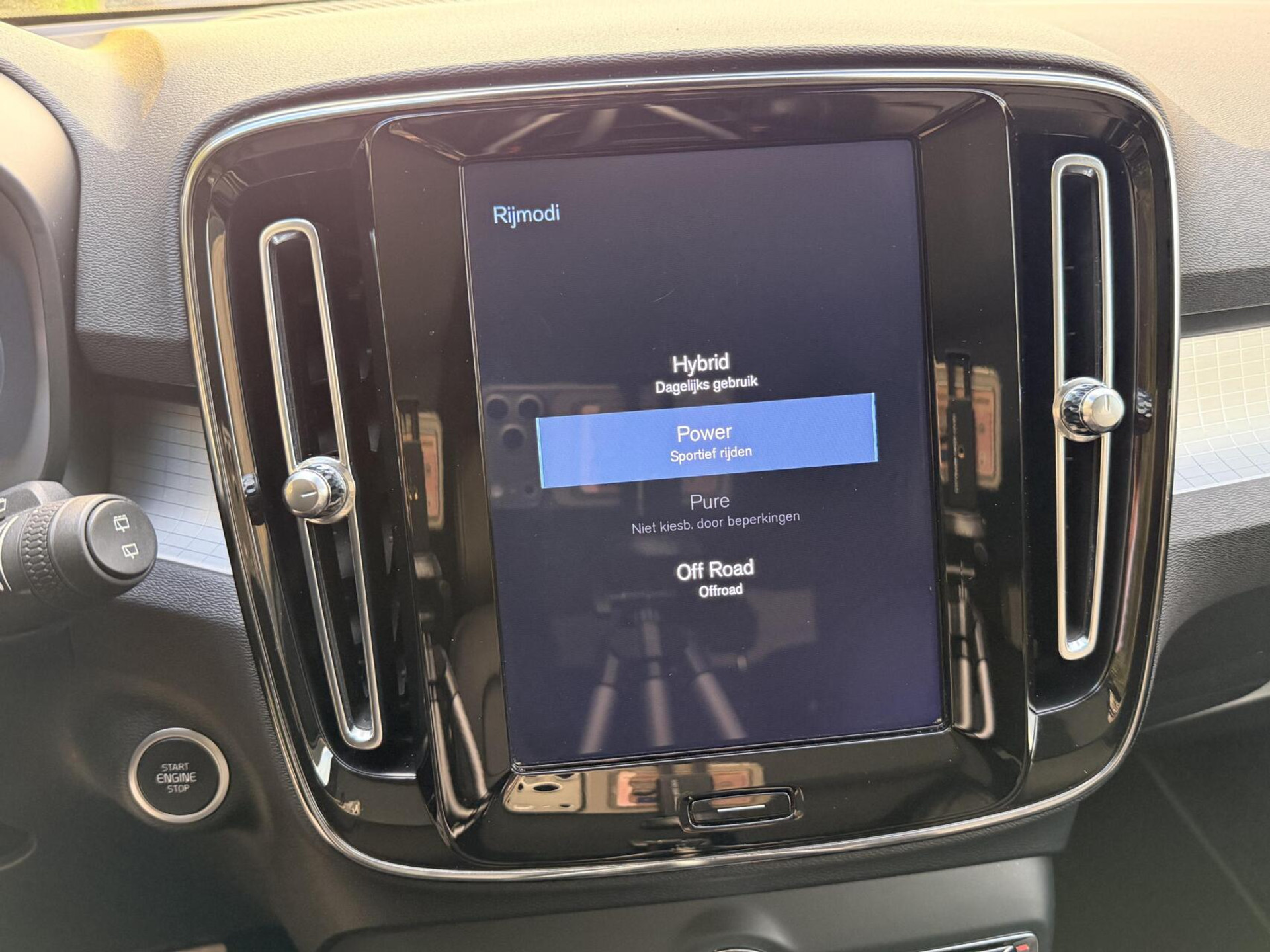 Volvo XC40 1.5 T4 Recharge R-Design Automaat | Panoramadak | LED verlichting | Sportstoelen leer | DAB | Apple CarPlay | 360 graden camera | Cruise control adaptief & Pilot Assist | harman/kardon Audio | Parkeersensoren voor en achter 48727679-27.jpg | Timcars.nl