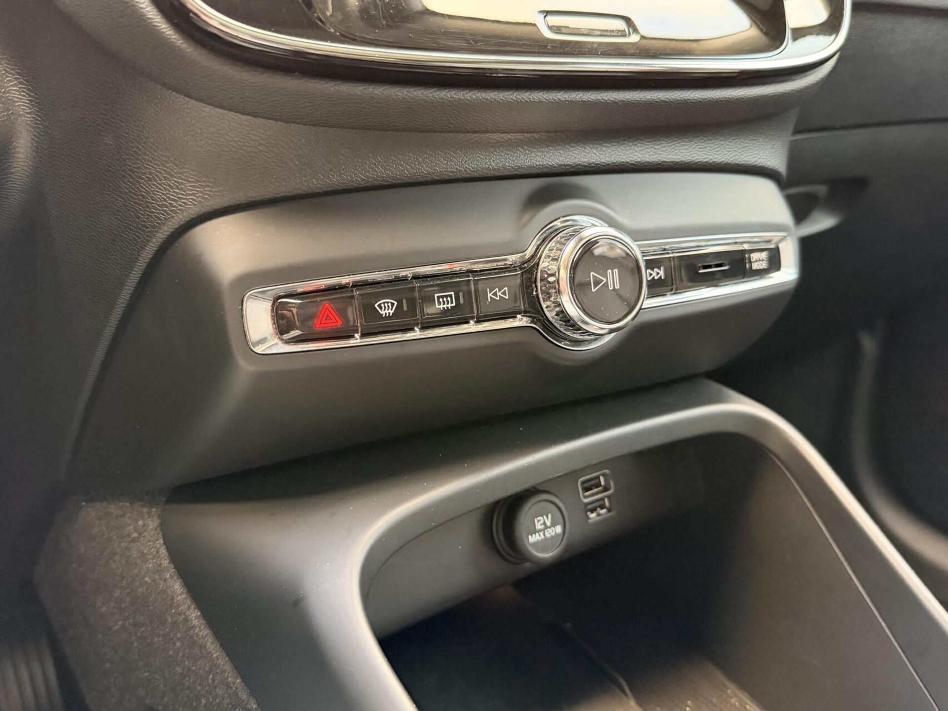 Volvo XC40 1.5 T4 Recharge R-Design Automaat | Panoramadak | LED verlichting | Sportstoelen leer | DAB | Apple CarPlay | 360 graden camera | Cruise control adaptief & Pilot Assist | harman/kardon Audio | Parkeersensoren voor en achter 48727679-33.jpg | Timcars.nl