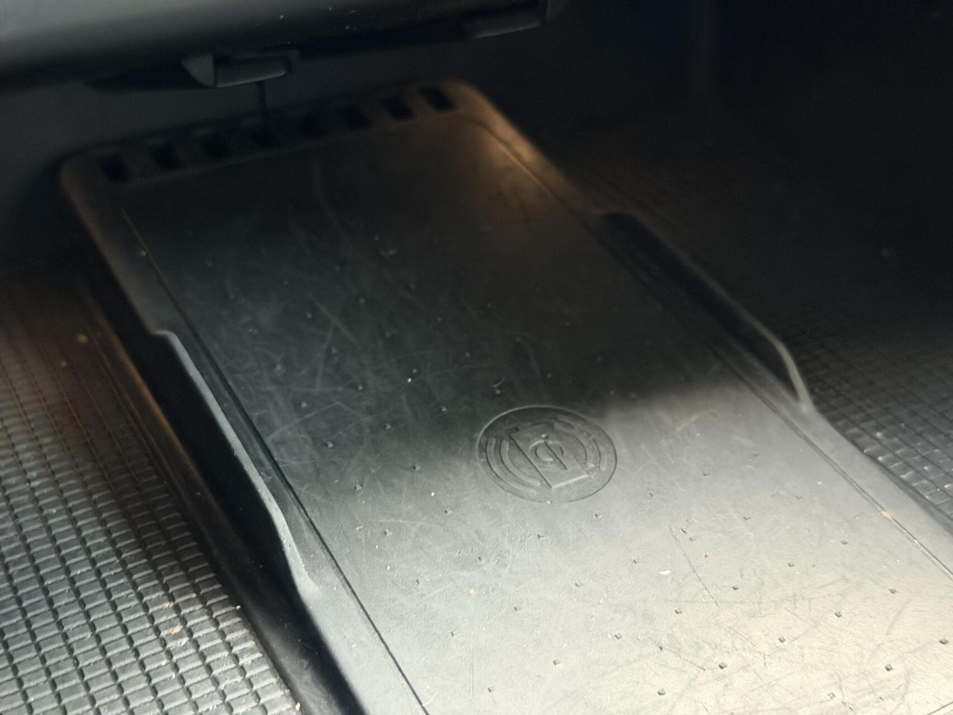 Volvo XC40 1.5 T4 Recharge R-Design Automaat | Panoramadak | LED verlichting | Sportstoelen leer | DAB | Apple CarPlay | 360 graden camera | Cruise control adaptief & Pilot Assist | harman/kardon Audio | Parkeersensoren voor en achter 48727679-34.jpg | Timcars.nl