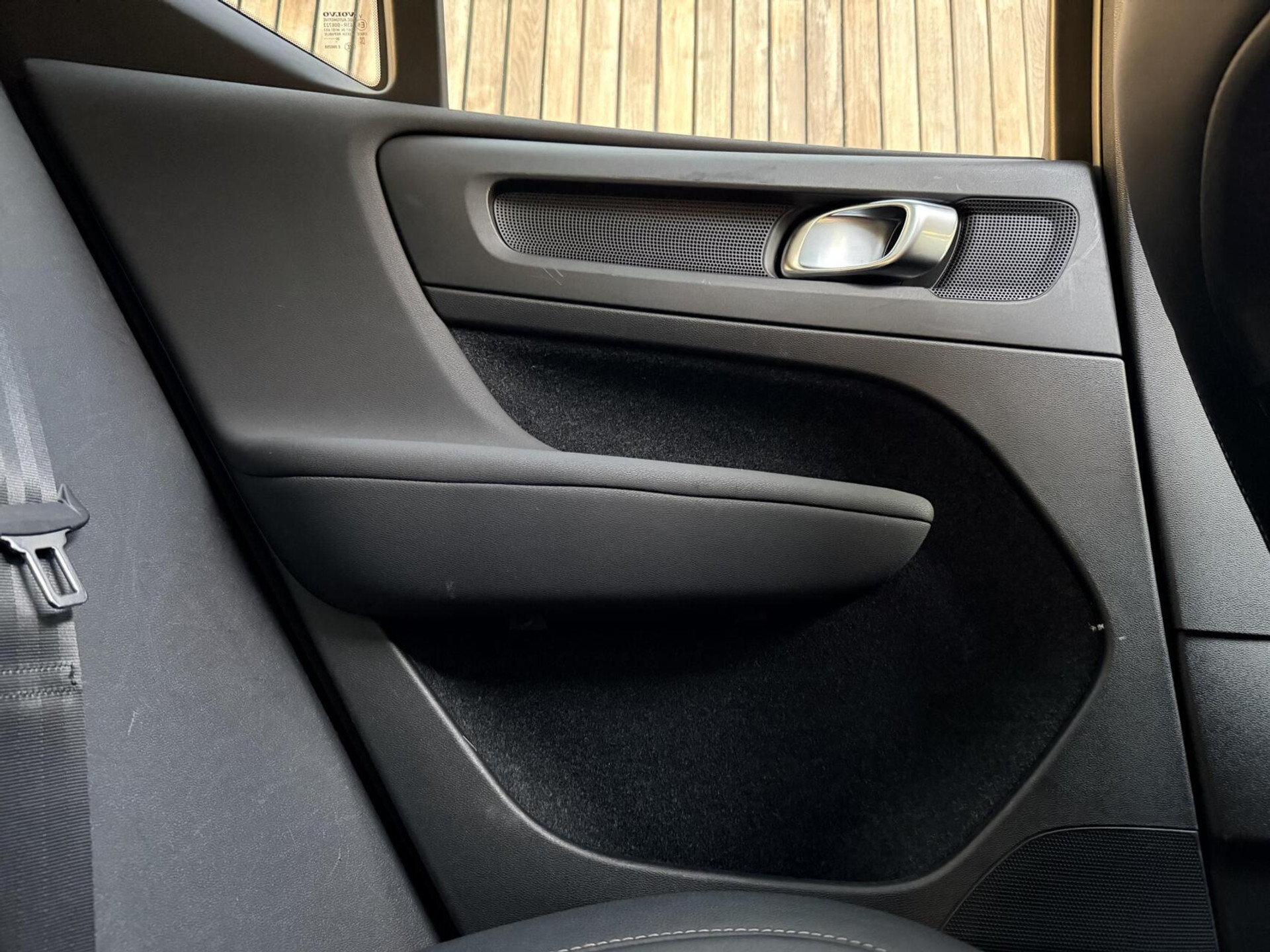 Volvo XC40 1.5 T4 Recharge R-Design Automaat | Panoramadak | LED verlichting | Sportstoelen leer | DAB | Apple CarPlay | 360 graden camera | Cruise control adaptief & Pilot Assist | harman/kardon Audio | Parkeersensoren voor en achter 48727679-48.jpg | Timcars.nl