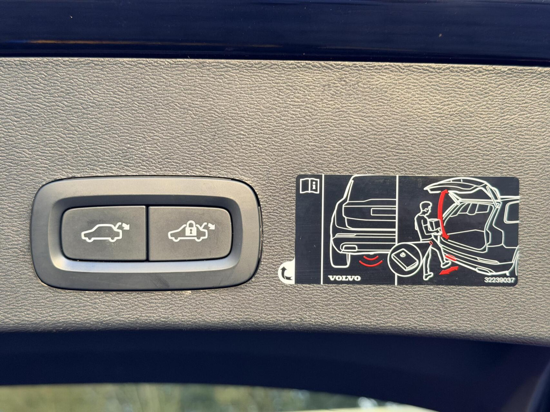 Volvo XC40 1.5 T4 Recharge R-Design Automaat | Panoramadak | LED verlichting | Sportstoelen leer | DAB | Apple CarPlay | 360 graden camera | Cruise control adaptief & Pilot Assist | harman/kardon Audio | Parkeersensoren voor en achter 48727679-52.jpg | Timcars.nl