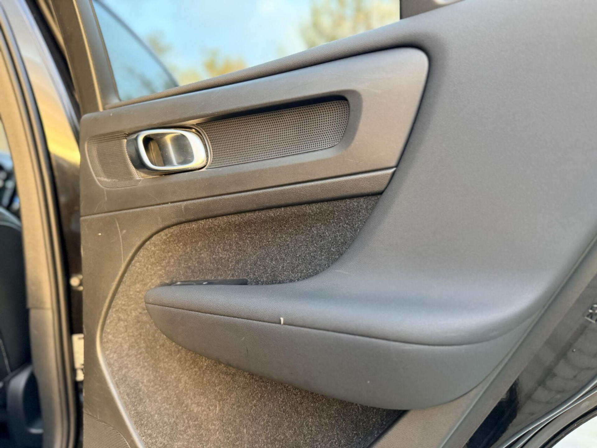 Volvo XC40 1.5 T4 Recharge R-Design Automaat | Panoramadak | LED verlichting | Sportstoelen leer | DAB | Apple CarPlay | 360 graden camera | Cruise control adaptief & Pilot Assist | harman/kardon Audio | Parkeersensoren voor en achter 48727679-54.jpg | Timcars.nl