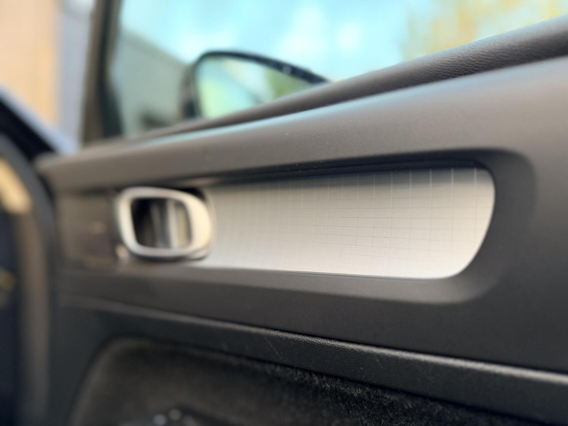 Volvo XC40 1.5 T4 Recharge R-Design Automaat | Panoramadak | LED verlichting | Sportstoelen leer | DAB | Apple CarPlay | 360 graden camera | Cruise control adaptief & Pilot Assist | harman/kardon Audio | Parkeersensoren voor en achter 48727679-58.jpg | Timcars.nl