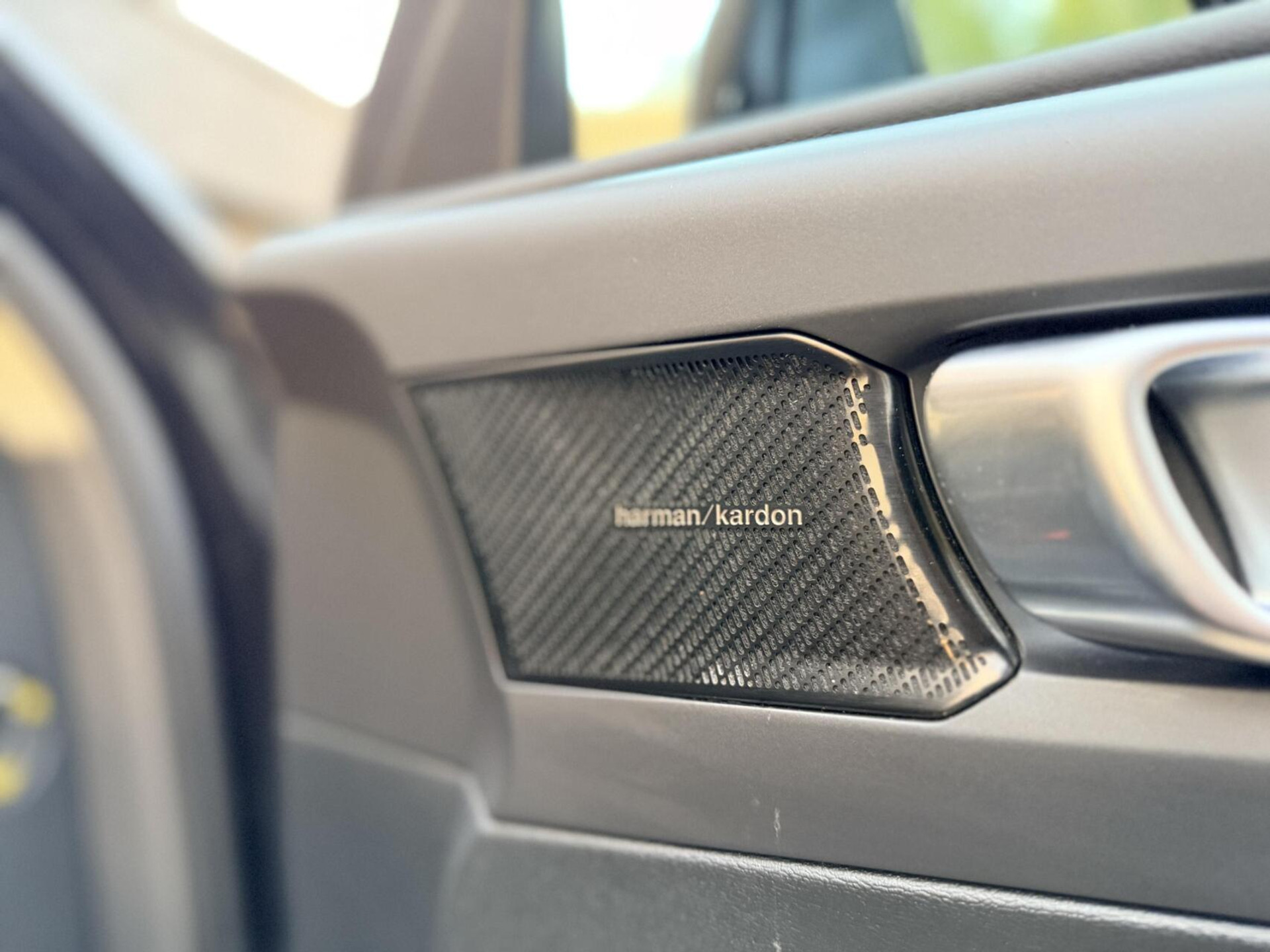 Volvo XC40 1.5 T4 Recharge R-Design Automaat | Panoramadak | LED verlichting | Sportstoelen leer | DAB | Apple CarPlay | 360 graden camera | Cruise control adaptief & Pilot Assist | harman/kardon Audio | Parkeersensoren voor en achter 48727679-59.jpg | Timcars.nl