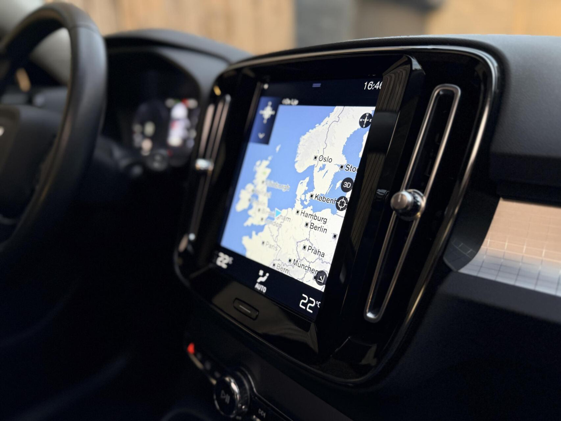 Volvo XC40 1.5 T4 Recharge R-Design Automaat | Panoramadak | LED verlichting | Sportstoelen leer | DAB | Apple CarPlay | 360 graden camera | Cruise control adaptief & Pilot Assist | harman/kardon Audio | Parkeersensoren voor en achter 48727679-61.jpg | Timcars.nl