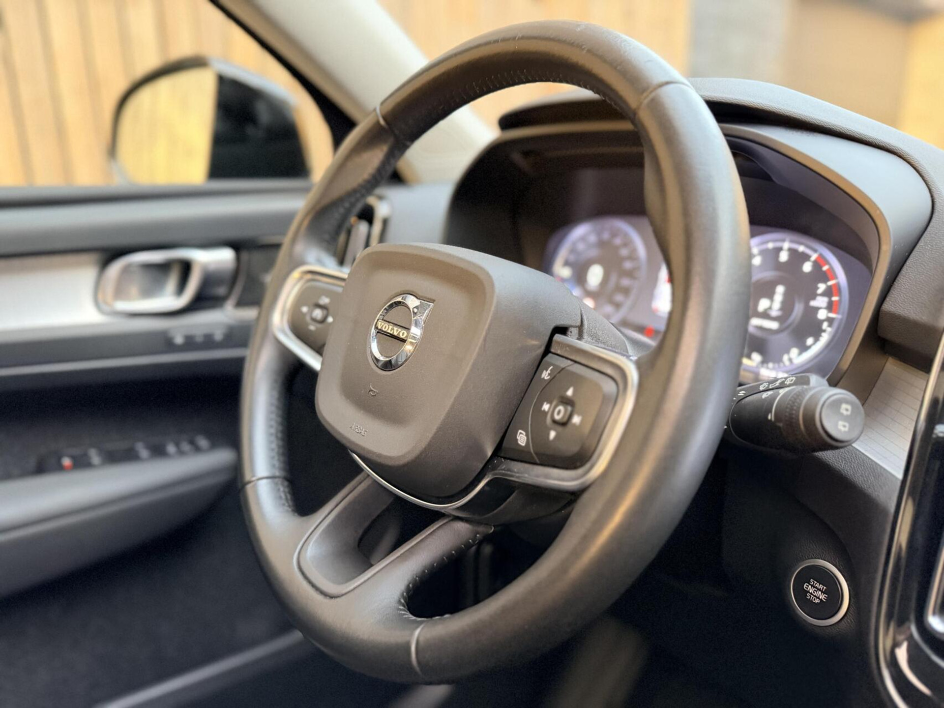 Volvo XC40 1.5 T4 Recharge R-Design Automaat | Panoramadak | LED verlichting | Sportstoelen leer | DAB | Apple CarPlay | 360 graden camera | Cruise control adaptief & Pilot Assist | harman/kardon Audio | Parkeersensoren voor en achter 48727679-62.jpg | Timcars.nl