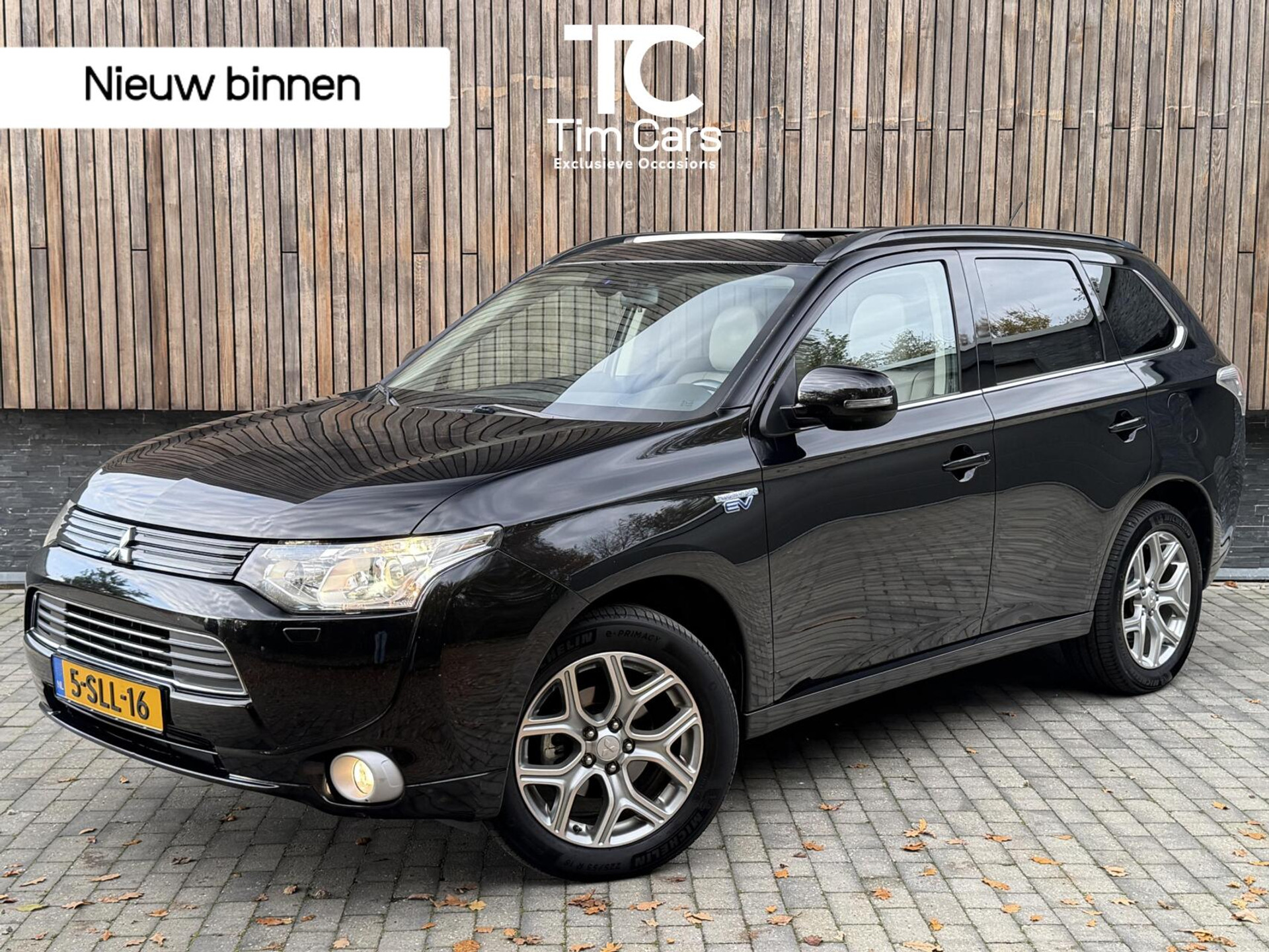 Mitsubishi Outlander 2.0 PHEV Instyle Automaat | Open dak | Leren bekleding | Stoelverwarming | Elektrische ramen voor en achter | Trekhaak | Climate & cruise control | Achteruitrijcamera 49220214-0.jpg | Timcars.nl