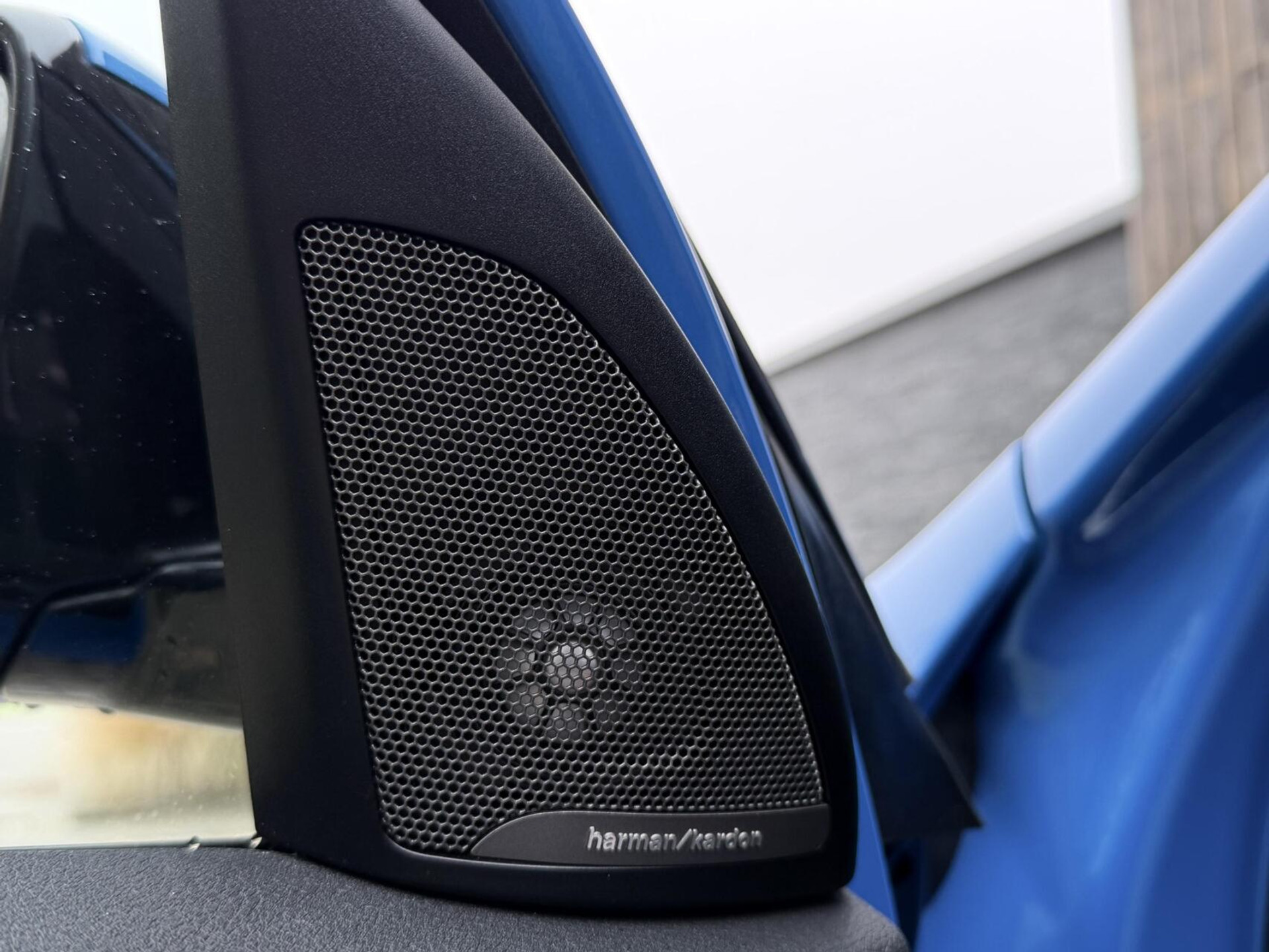 BMW X1 xDrive25e M-sport Automaat | Panoramadak | Leren bekleding | Stoelverwarming | LED verlichting | Climate & cruise control | Misano Blauw metallic | Harman/Kardon HiFi | Parkeersensoren voor en achter | Achteruitrijcamera 49544734-14.jpg | Timcars.nl