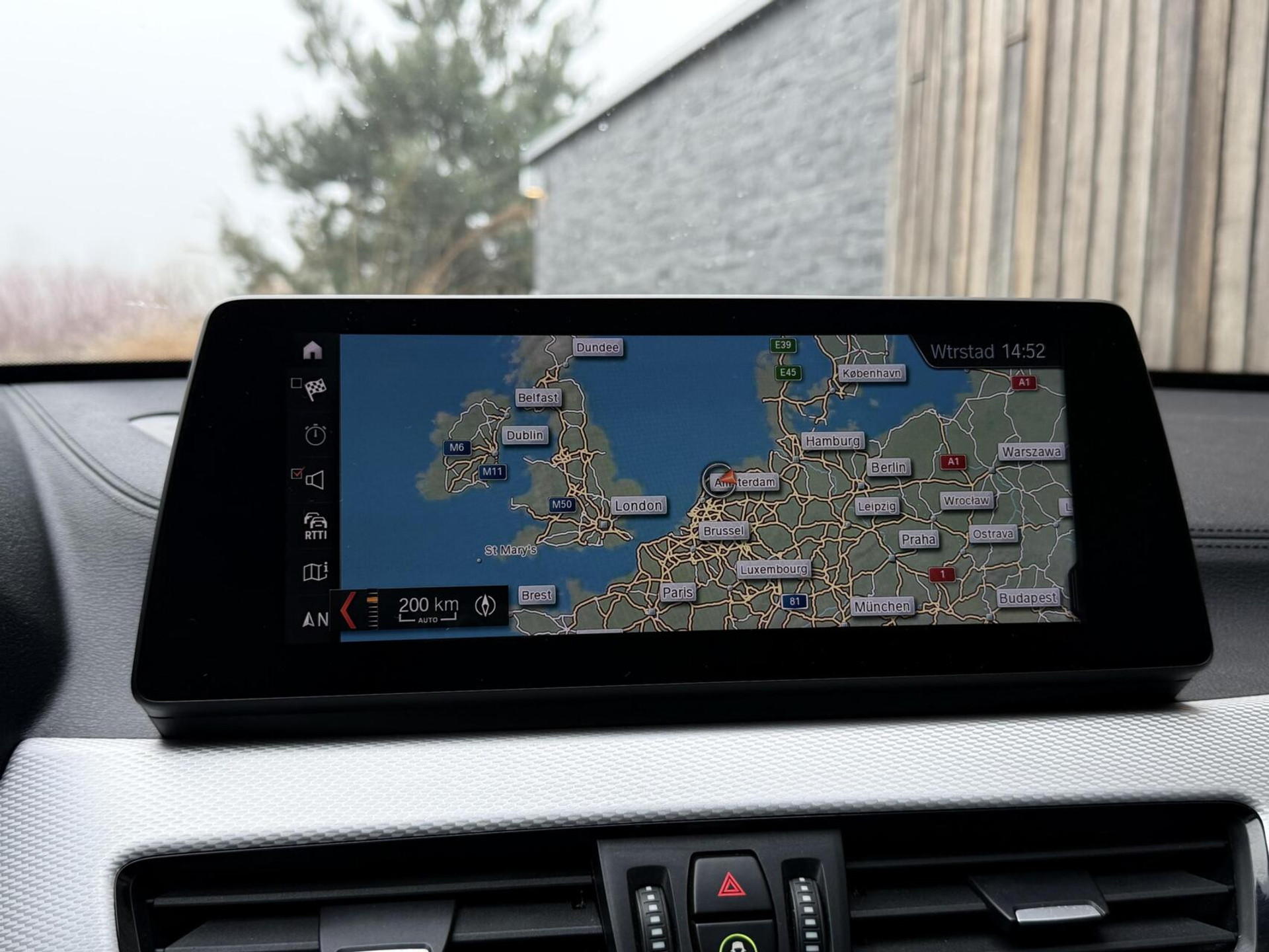 BMW X1 xDrive25e M-sport Automaat | Panoramadak | Leren bekleding | Stoelverwarming | LED verlichting | Climate & cruise control | Misano Blauw metallic | Harman/Kardon HiFi | Parkeersensoren voor en achter | Achteruitrijcamera 49544734-15.jpg | Timcars.nl