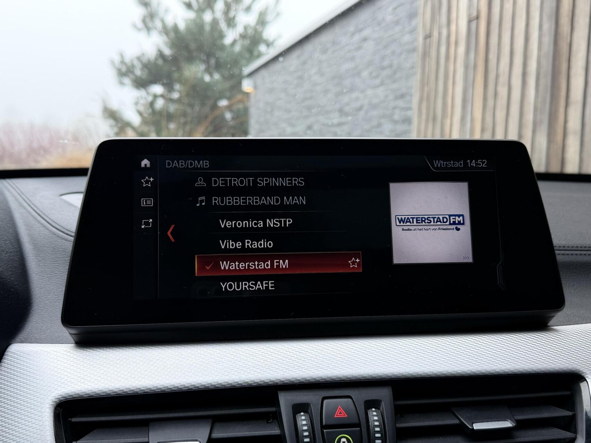 BMW X1 xDrive25e M-sport Automaat | Panoramadak | Leren bekleding | Stoelverwarming | LED verlichting | Climate & cruise control | Misano Blauw metallic | Harman/Kardon HiFi | Parkeersensoren voor en achter | Achteruitrijcamera 49544734-18.jpg | Timcars.nl