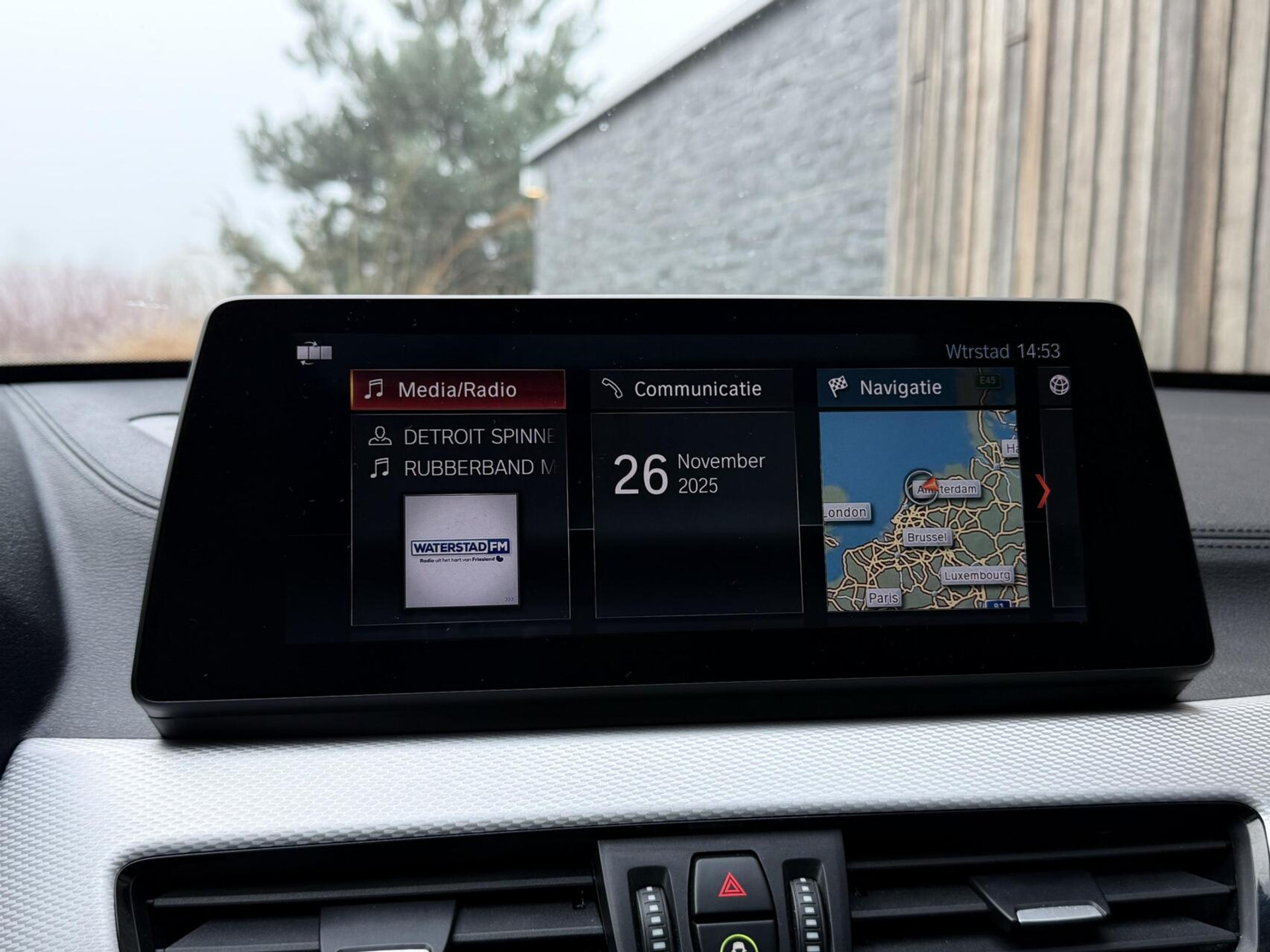 BMW X1 xDrive25e M-sport Automaat | Panoramadak | Leren bekleding | Stoelverwarming | LED verlichting | Climate & cruise control | Misano Blauw metallic | Harman/Kardon HiFi | Parkeersensoren voor en achter | Achteruitrijcamera 49544734-24.jpg | Timcars.nl