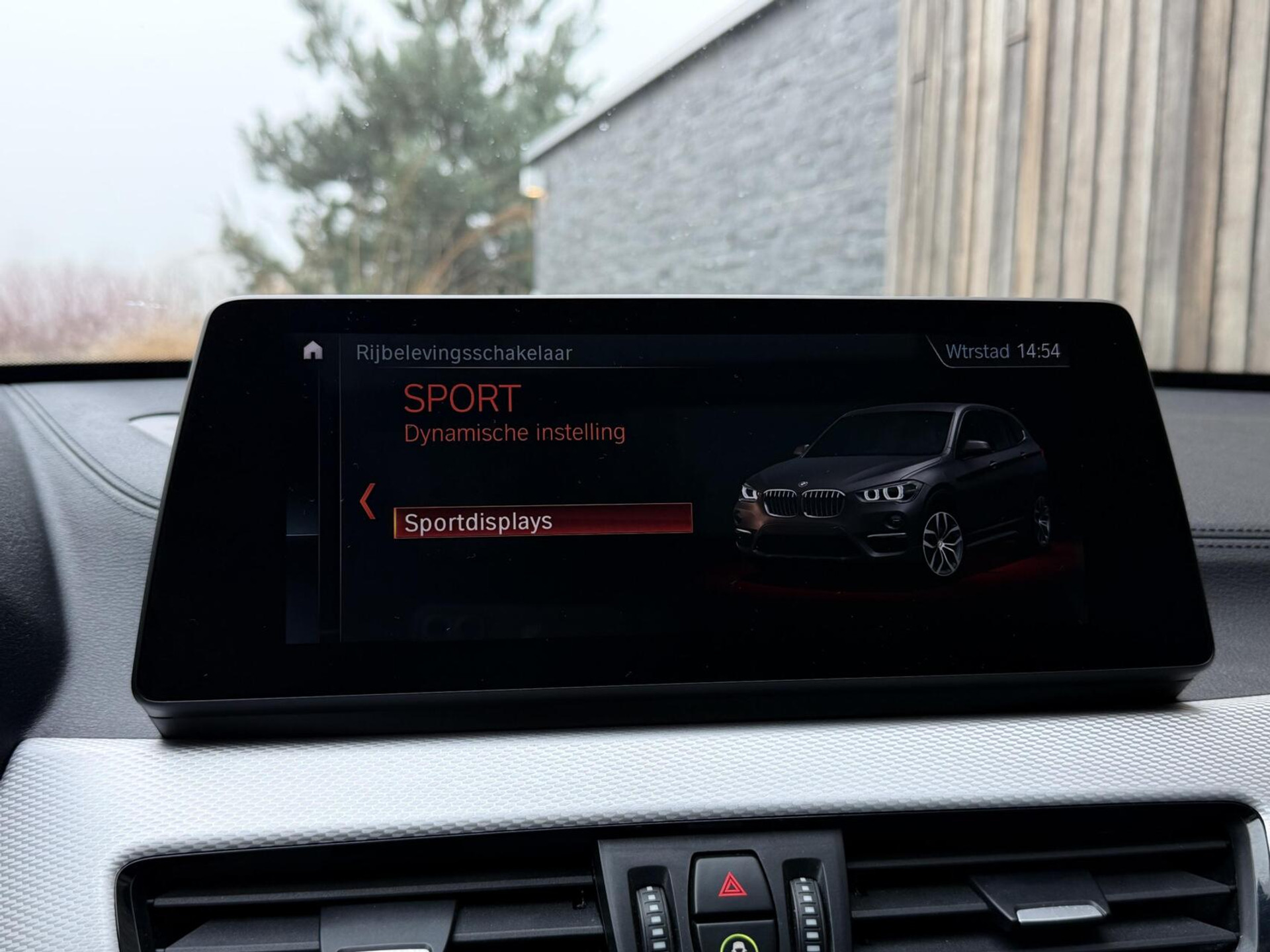 BMW X1 xDrive25e M-sport Automaat | Panoramadak | Leren bekleding | Stoelverwarming | LED verlichting | Climate & cruise control | Misano Blauw metallic | Harman/Kardon HiFi | Parkeersensoren voor en achter | Achteruitrijcamera 49544734-33.jpg | Timcars.nl