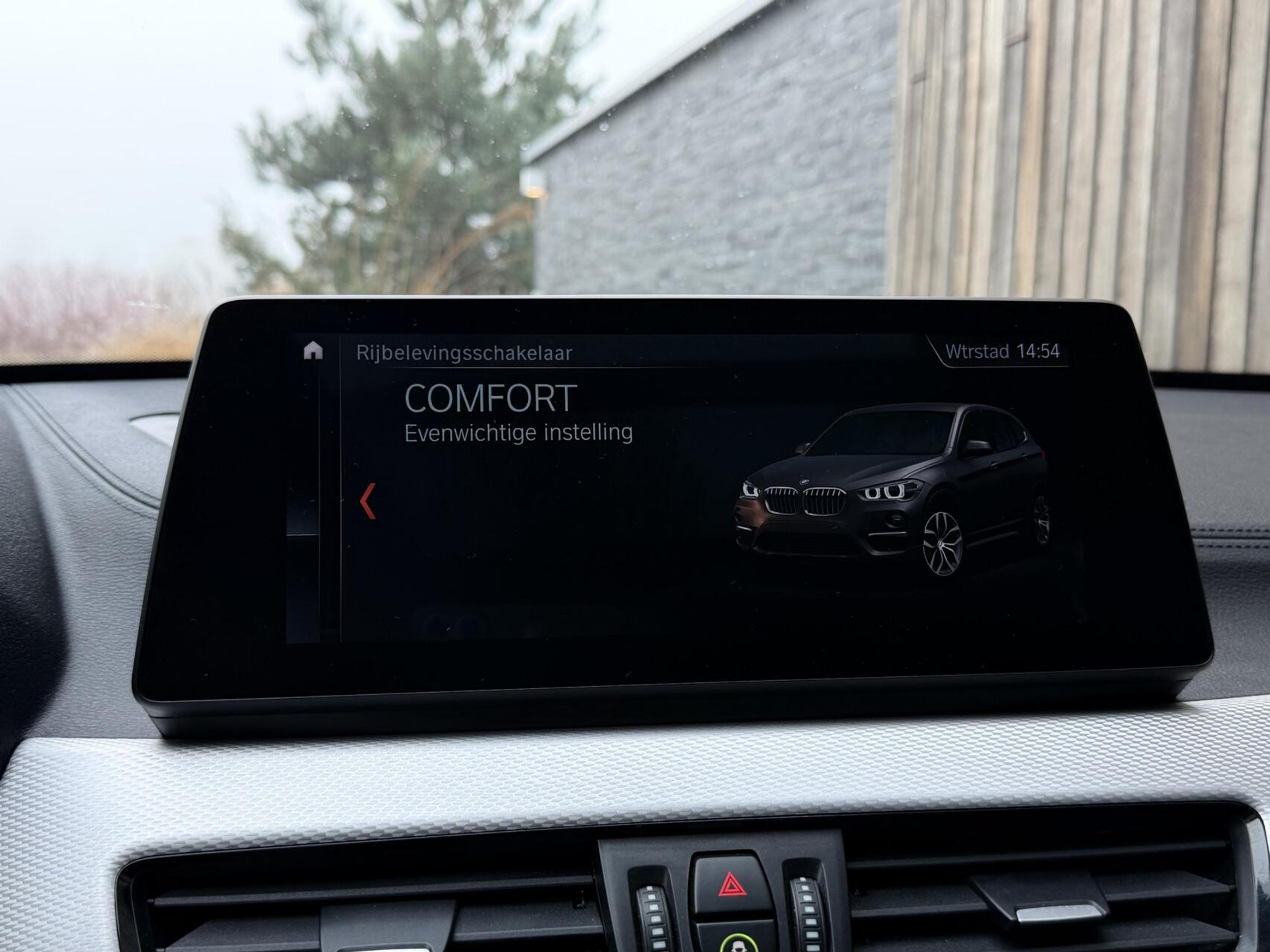 BMW X1 xDrive25e M-sport Automaat | Panoramadak | Leren bekleding | Stoelverwarming | LED verlichting | Climate & cruise control | Misano Blauw metallic | Harman/Kardon HiFi | Parkeersensoren voor en achter | Achteruitrijcamera 49544734-34.jpg | Timcars.nl