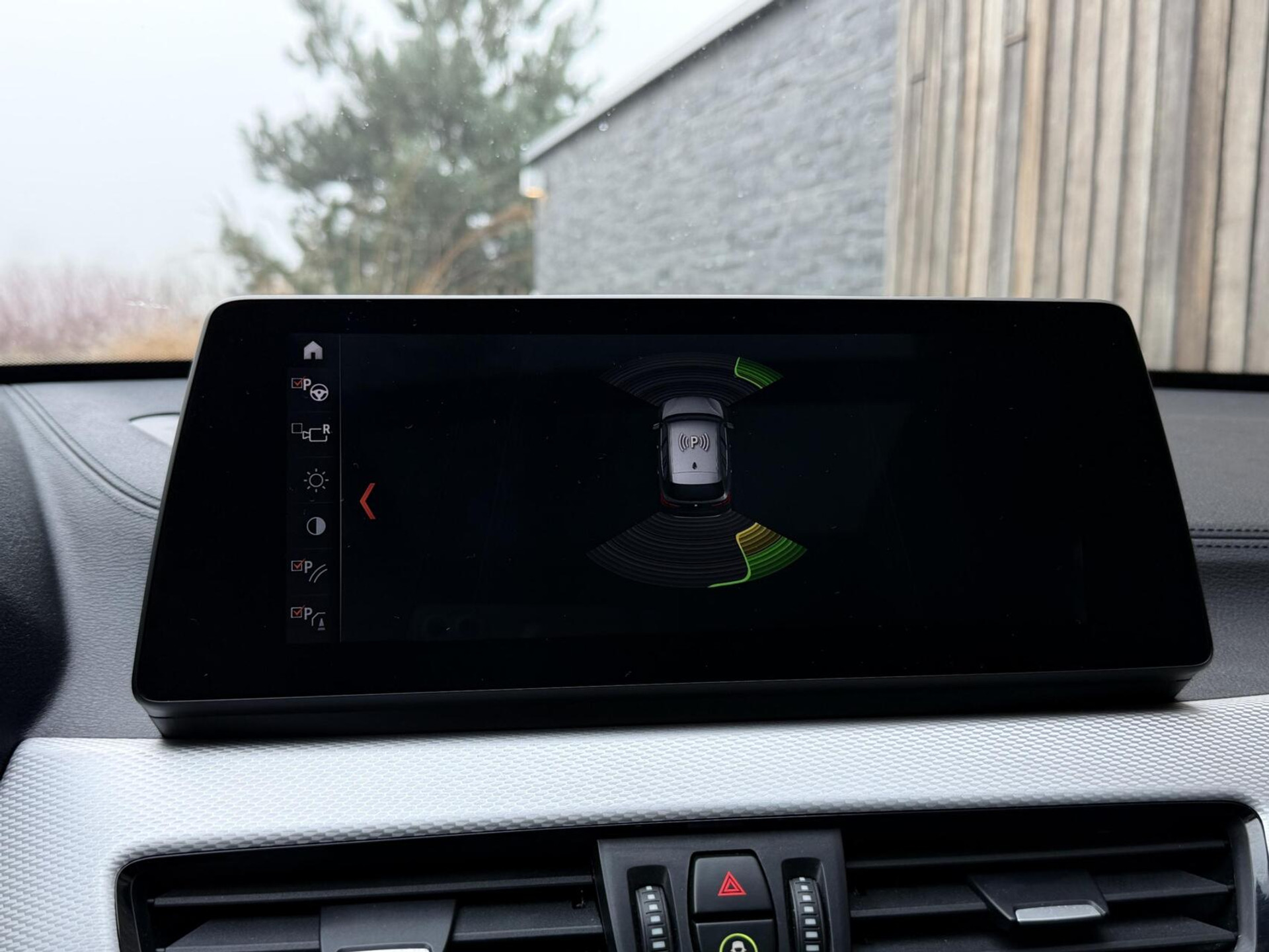 BMW X1 xDrive25e M-sport Automaat | Panoramadak | Leren bekleding | Stoelverwarming | LED verlichting | Climate & cruise control | Misano Blauw metallic | Harman/Kardon HiFi | Parkeersensoren voor en achter | Achteruitrijcamera 49544734-38.jpg | Timcars.nl