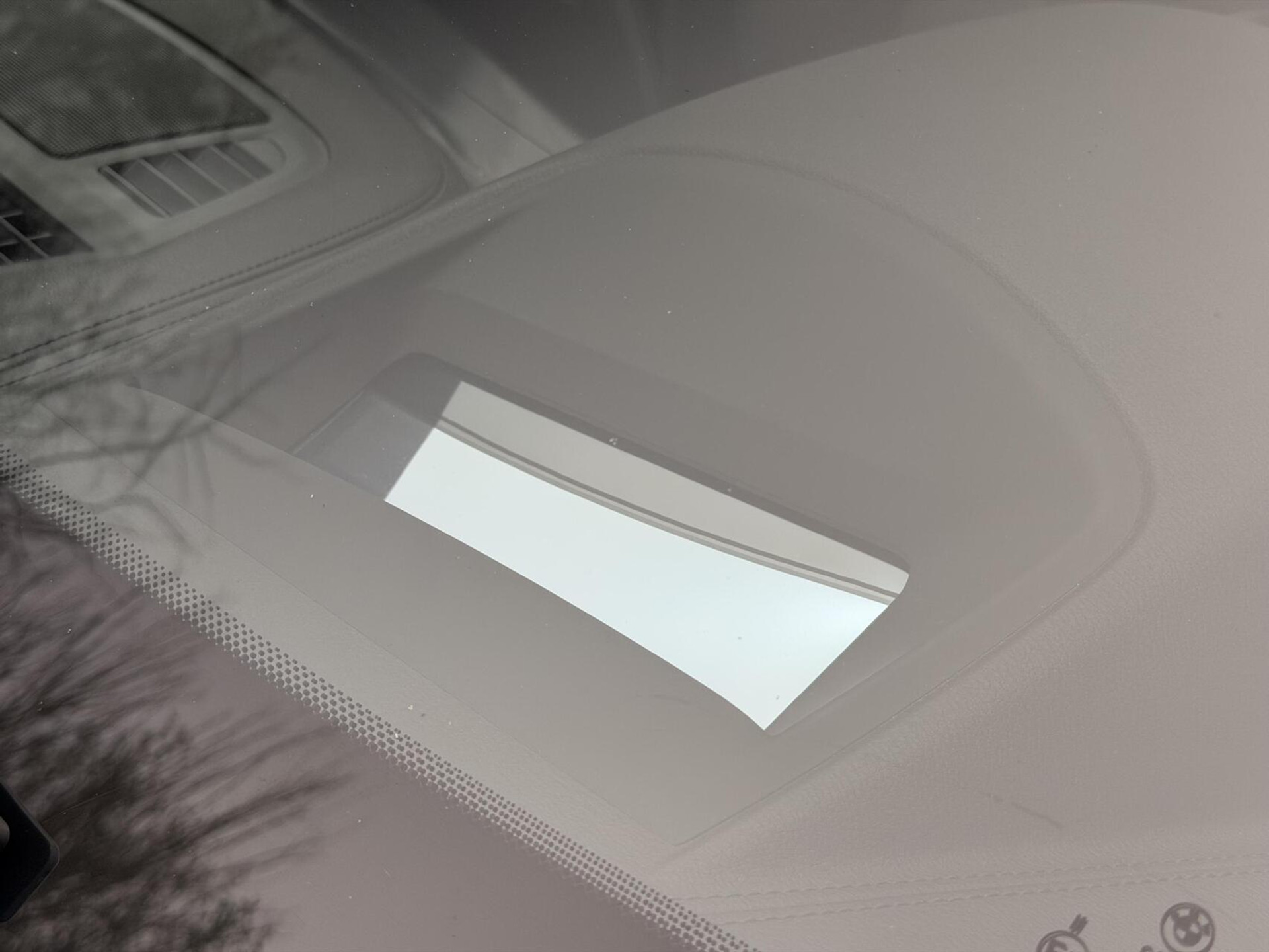 BMW X1 xDrive25e M-sport Automaat | Panoramadak | Leren bekleding | Stoelverwarming | LED verlichting | Climate & cruise control | Misano Blauw metallic | Harman/Kardon HiFi | Parkeersensoren voor en achter | Achteruitrijcamera 49544734-5.jpg | Timcars.nl