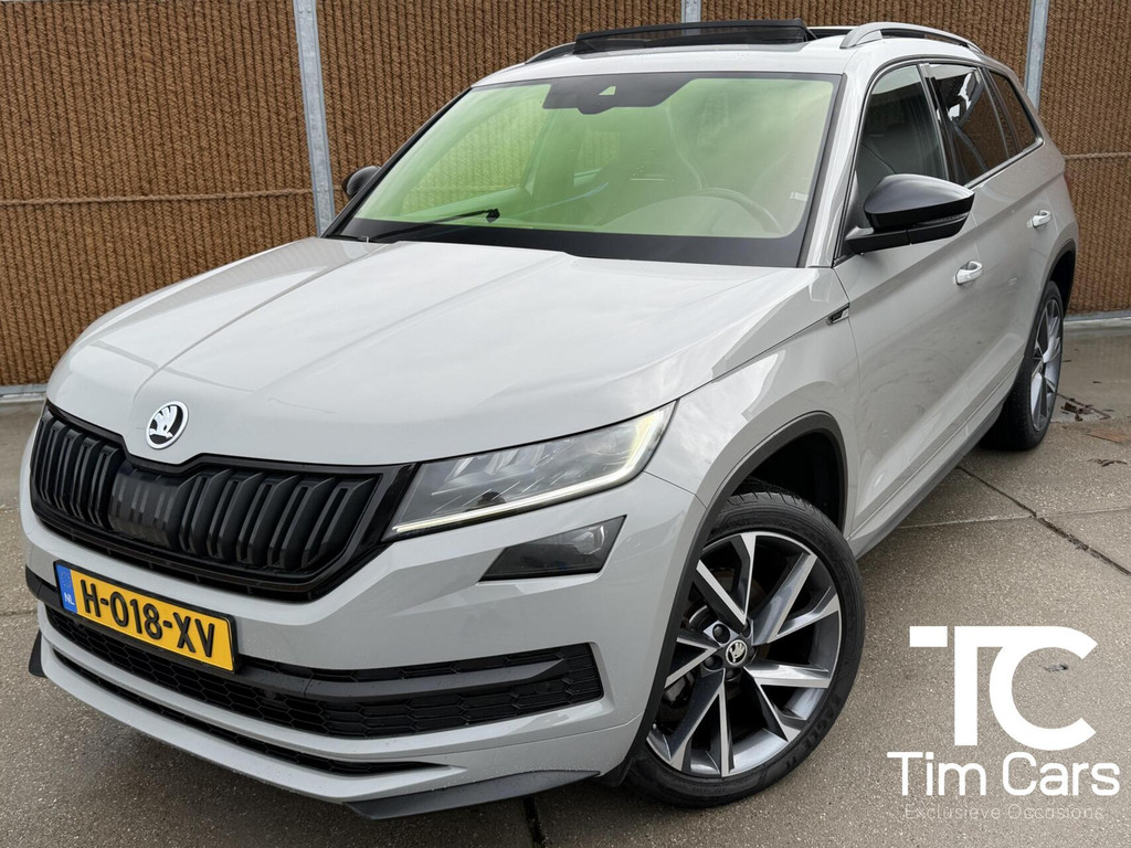 Škoda Kodiaq 1.5 TSI Sportline 7-persoons Automaat | Panoramadak | Steel Grey | 20 inch lichtmetalen velgen | LED verlichting | Stoelverwarming | Trekhaak uitklapbaar | Achteruitrijcamera | Parkeersensoren voor en achter 50288508-0.jpg | Timcars.nl