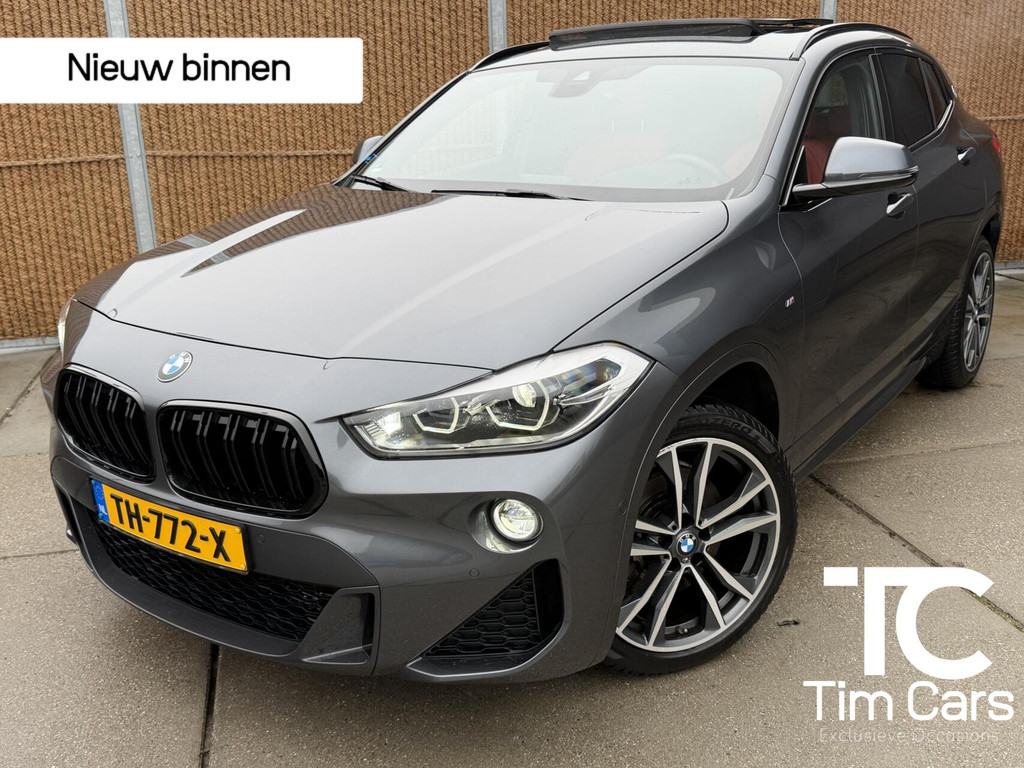 BMW X2 sDrive20i M-sport Automaat | Panoramadak | Adaptieve cruise control | DAB radio | LED verlichting | Rode leren bekleding | Getint glas | HiFi installatie | Achteruitrijcamera | Parkeersensoren voor en achter 50562070-0.jpg | Timcars.nl