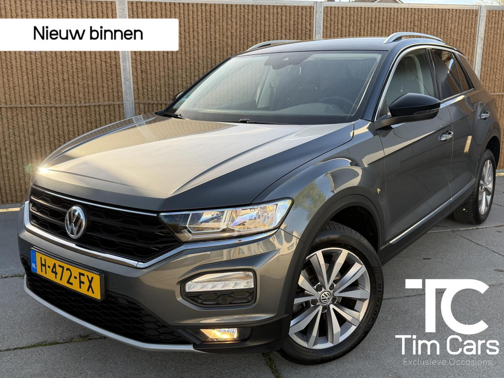 Volkswagen T-Roc 1.0 TSI Style Navigatiesysteem | Achteruitrijcamera | 17 inch velgen | Climate control | Cruise control adaptief | Afwijkende dakkleur | DAB ontvanger | Apple Carplay/Android Auto | Getint glas | Parkeersensoren voor en achter 53139558-0.jpg | Timcars.nl