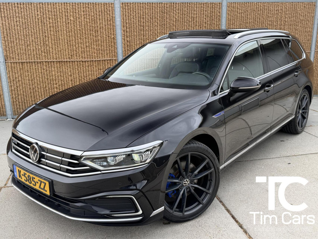 Volkswagen Passat Variant 1.4 TSI PHEV GTE Business Automaat | Leren bekleding | Panoramadak | Elektrisch verstelbare voorstoelen | Trekhaak uitklapbaar | Stoelverwarming | Adaptieve cruise control | Achteruitrijcamera 54091793-0.jpg | Timcars.nl