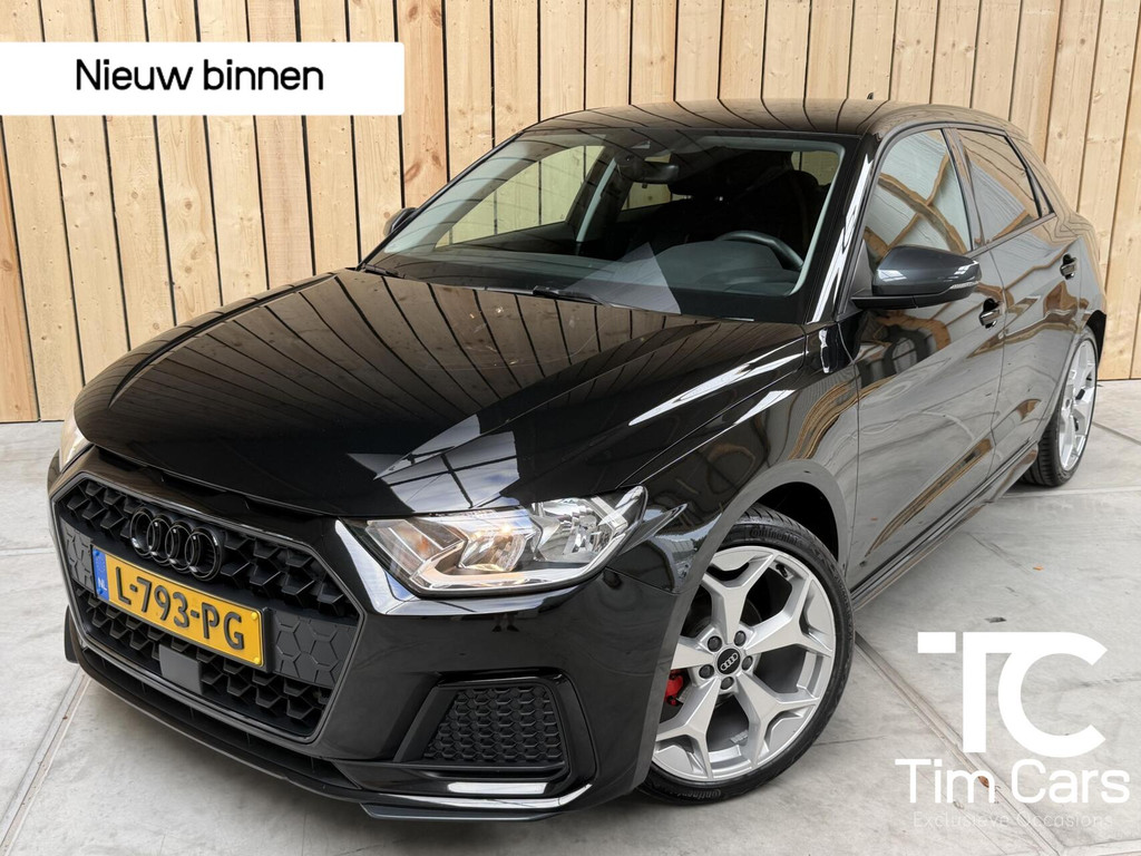 Audi A1 Sportback 25 TFSI epic Zwart optiek | Bang&olufsen Audio installatie | Getint glas | 18 inch lichtmetalen velgen | Rode remklauwen | Airconditioning | Isofix | Cruise control 55738429-0.jpg | Timcars.nl