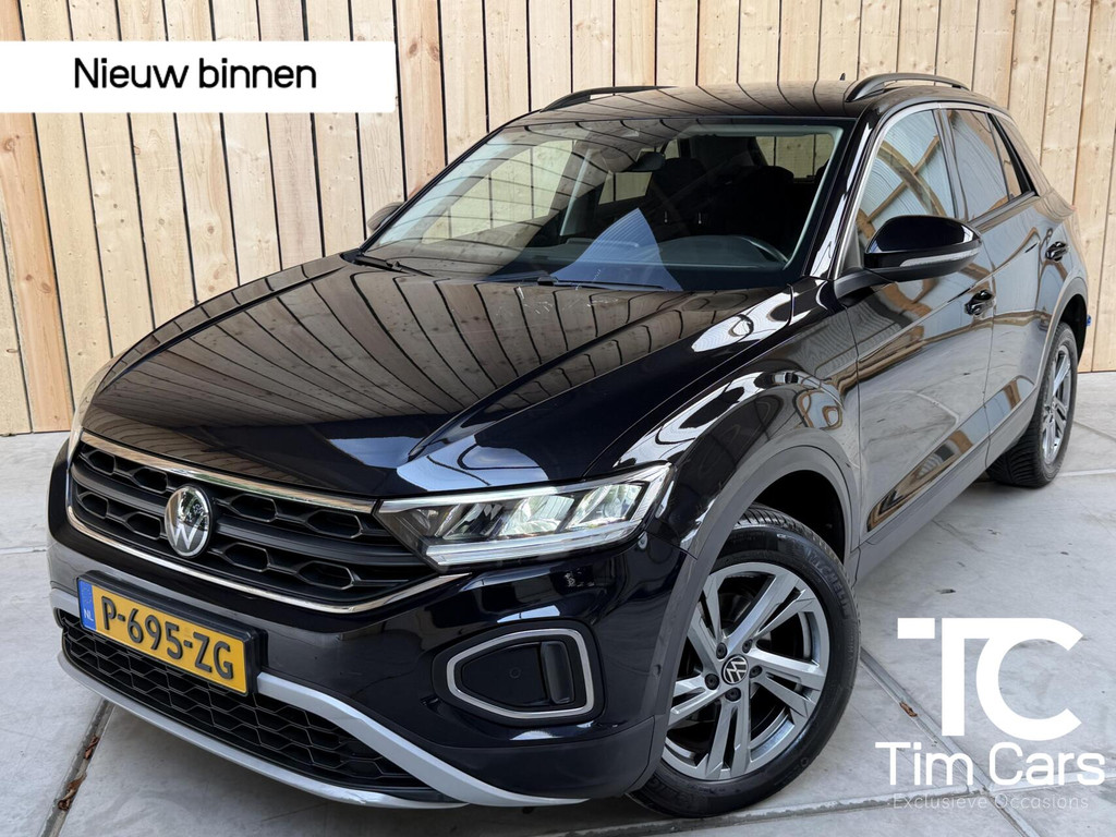 Volkswagen T-Roc 1.0 TSI Life 75 Edition Apple CarPlay/Android Auto | Airconditioning | Cruise control adaptief | LED koplampen | Lichtmetalen velgen | Rijstrooksensor | Getint glas | Achteruitrijcamera 55763890-0.jpg | Timcars.nl
