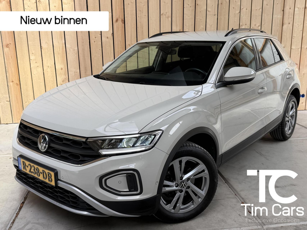 Volkswagen T-Roc 1.0 TSI Life 75 Edition Apple CarPlay/Android Auto | Airconditioning | Cruise control adaptief | LED koplampen | Lichtmetalen velgen | Rijstrooksensor | Getint glas | Achteruitrijcamera 55847920-0.jpg | Timcars.nl