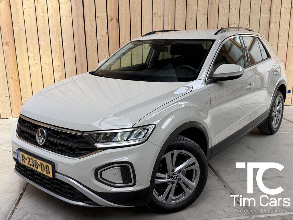 Volkswagen T-Roc 1.0 TSI Life 75 Edition Apple CarPlay/Android Auto | Airconditioning | Cruise control adaptief | LED koplampen | Lichtmetalen velgen | Rijstrooksensor | Getint glas | Achteruitrijcamera 55847920-0.jpg | Timcars.nl