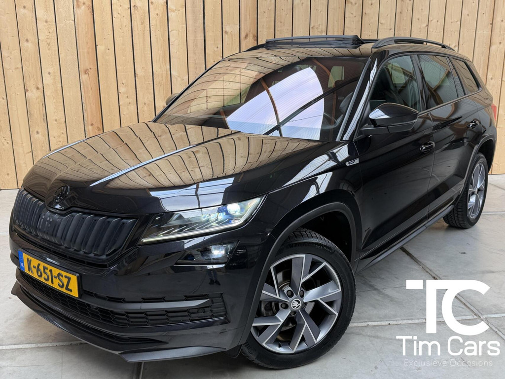 Škoda Kodiaq 1.5 TSI Sportline Business 7 persoons Automaat | Achteruitrijcamera | Apple CarPlay/Android Auto | Cruise & climate control | LED koplampen | Navigatiesysteem groot | Voor- en achter stoelen verwarmd | Panoramadak 56506290-0.jpg | Timcars.nl