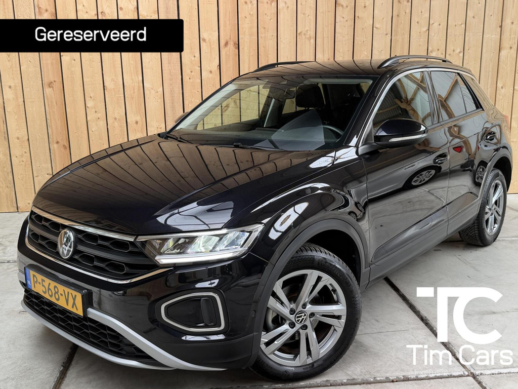 Volkswagen T-Roc 1.0 TSI Life 75 Edition Apple CarPlay/Android Auto | Achteruitrijcamera | Adaptieve cruise control | Climate control | Lichtmetalen sportvelgen | Parkeersensoren voor en achter 56811064-0.jpg | Timcars.nl