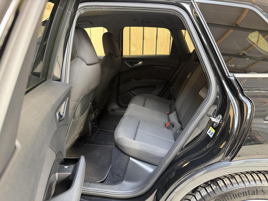 Audi Q4 e-tron 40 Launch edition Advanced 77 kWh SoH 91,95% Warmtepomp | Achteruitrijcamera | Adaptieve cruise control | Apple CarPlay/Android Auto | Climate control | Matrix LED | Navigatiesysteem | Voorstoelen verwarmd | Parkeersensoren 57062844-14.jpg | Timcars.nl