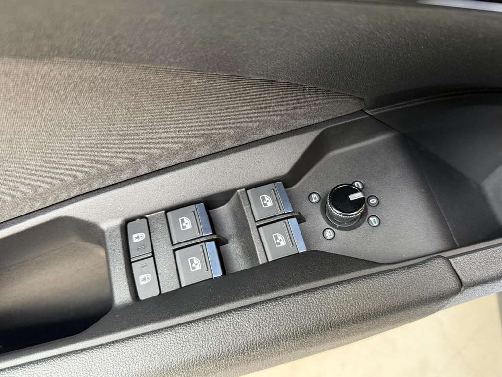 Audi Q4 e-tron 40 Launch edition Advanced 77 kWh SoH 91,95% Warmtepomp | Achteruitrijcamera | Adaptieve cruise control | Apple CarPlay/Android Auto | Climate control | Matrix LED | Navigatiesysteem | Voorstoelen verwarmd | Parkeersensoren 57062844-4.jpg | Timcars.nl