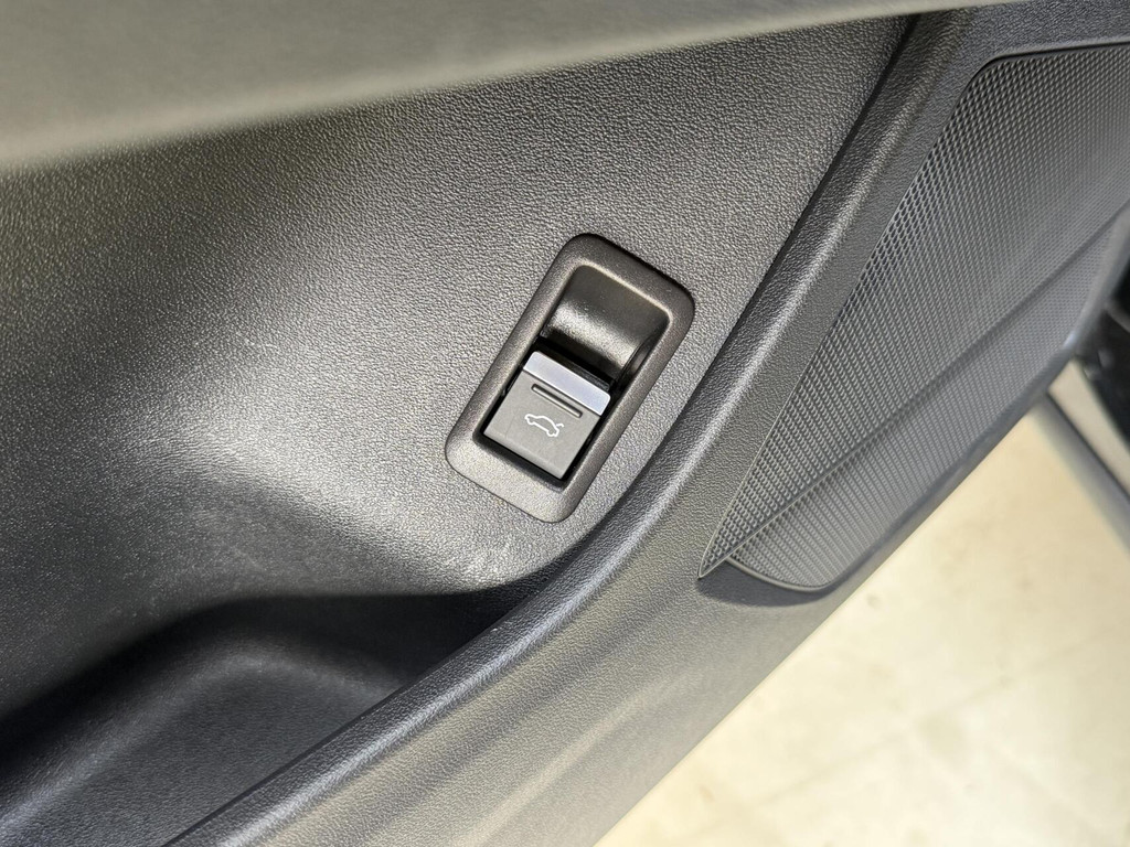 Audi Q4 e-tron 40 Launch edition Advanced 77 kWh SoH 91,95% Warmtepomp | Achteruitrijcamera | Adaptieve cruise control | Apple CarPlay/Android Auto | Climate control | Matrix LED | Navigatiesysteem | Voorstoelen verwarmd | Parkeersensoren 57062844-6.jpg | Timcars.nl