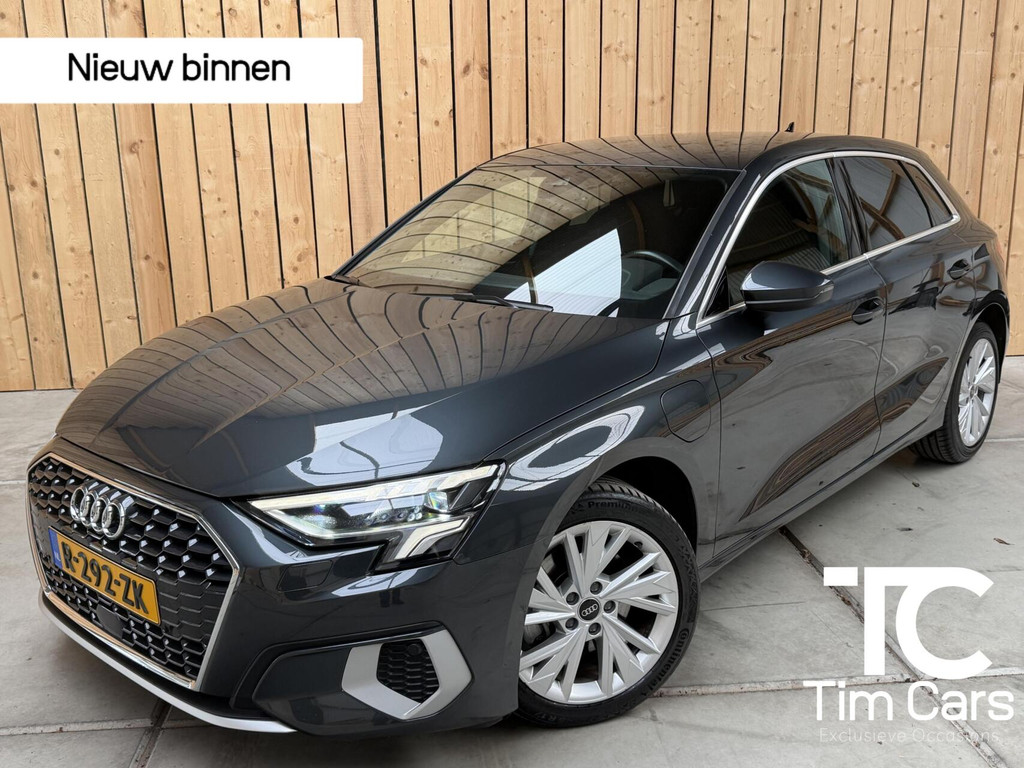 Audi A3 Sportback 40 TFSI e Advanced edition SoH 97,6% | Apple CarPlay/Android Auto | Cruise & climate control | LED verlichting | Navigatiesysteem | Sfeerverlichting | Sportstoelen | Parkeersensoren achter | Trekhaak afneembaar 57629290-0.jpg | Timcars.nl